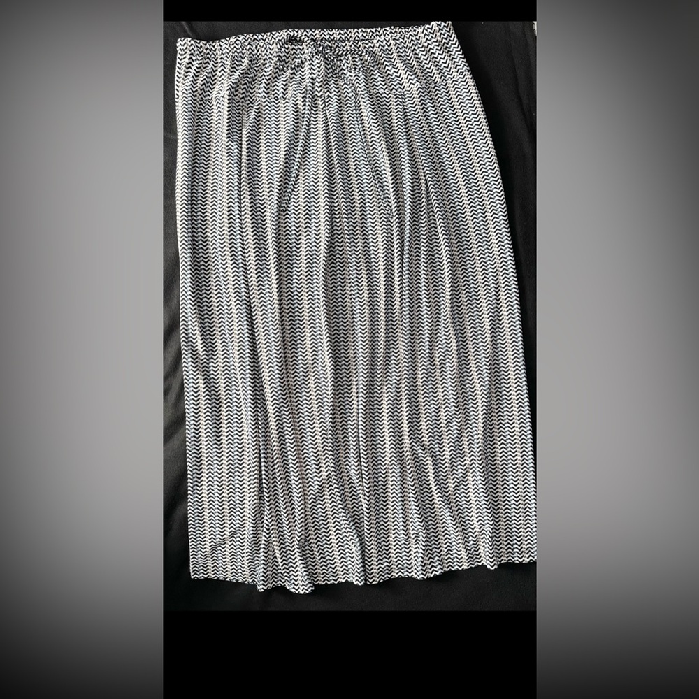 Metro Wear Black and White Maxi A-Line Pleated Skirt